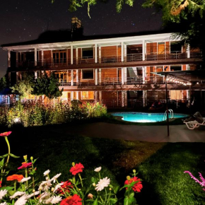 Runaway Eco Hotel